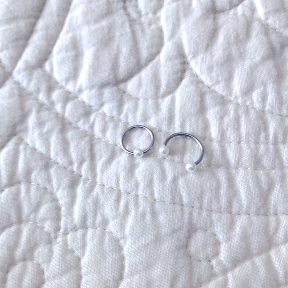 Surgical steel with pearl accent body jewelry